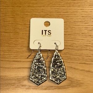 •ITS• Silver Dangle Earrings NWT